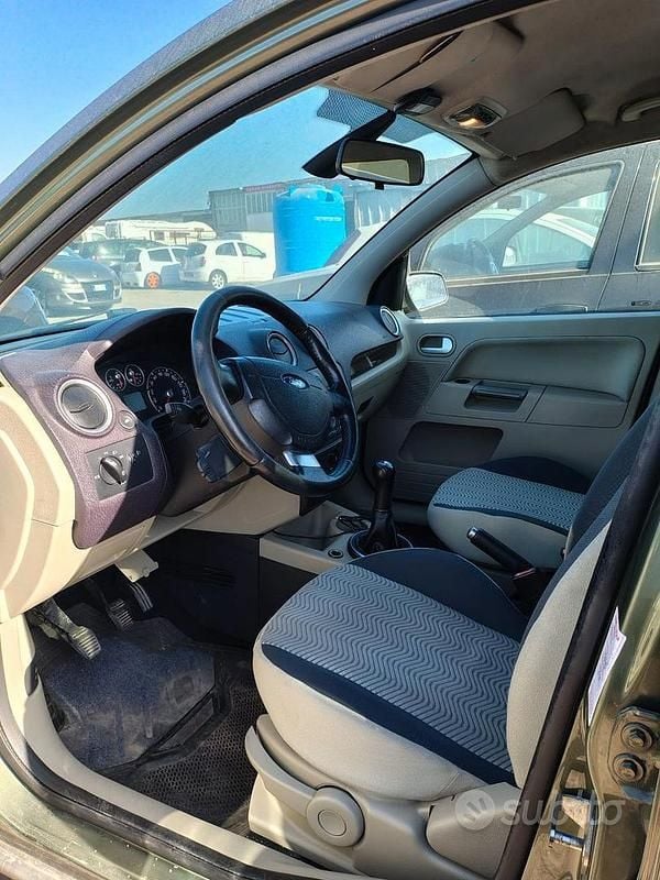 Usata Ford Fusion 90 CV (66 kW) 2006 Verde Utilitaria