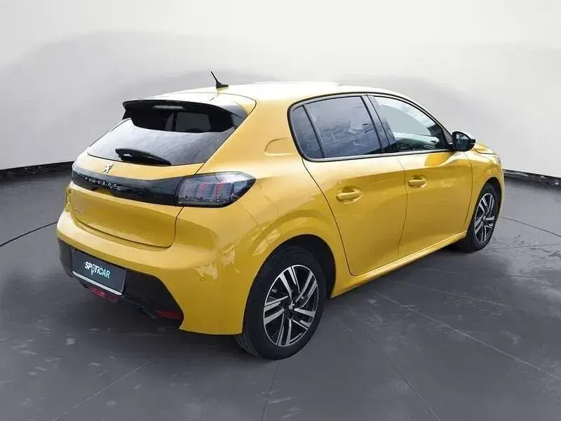 Usata Peugeot 208 Allure 102 CV (75 kW) 2023 Giallo Utilitaria