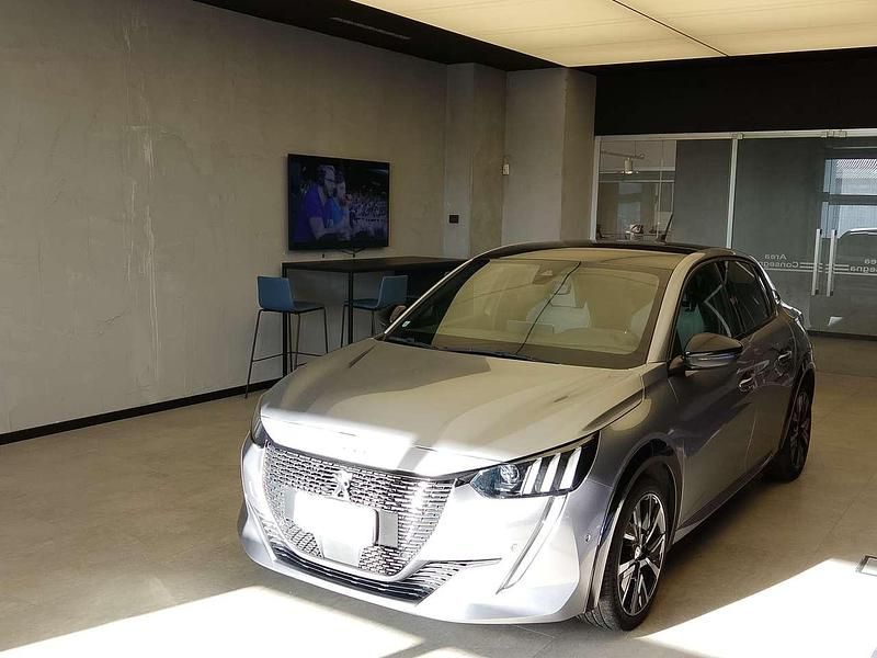 Usata Peugeot 208 GT 101 CV (74 kW) 2021 Grigio Utilitaria