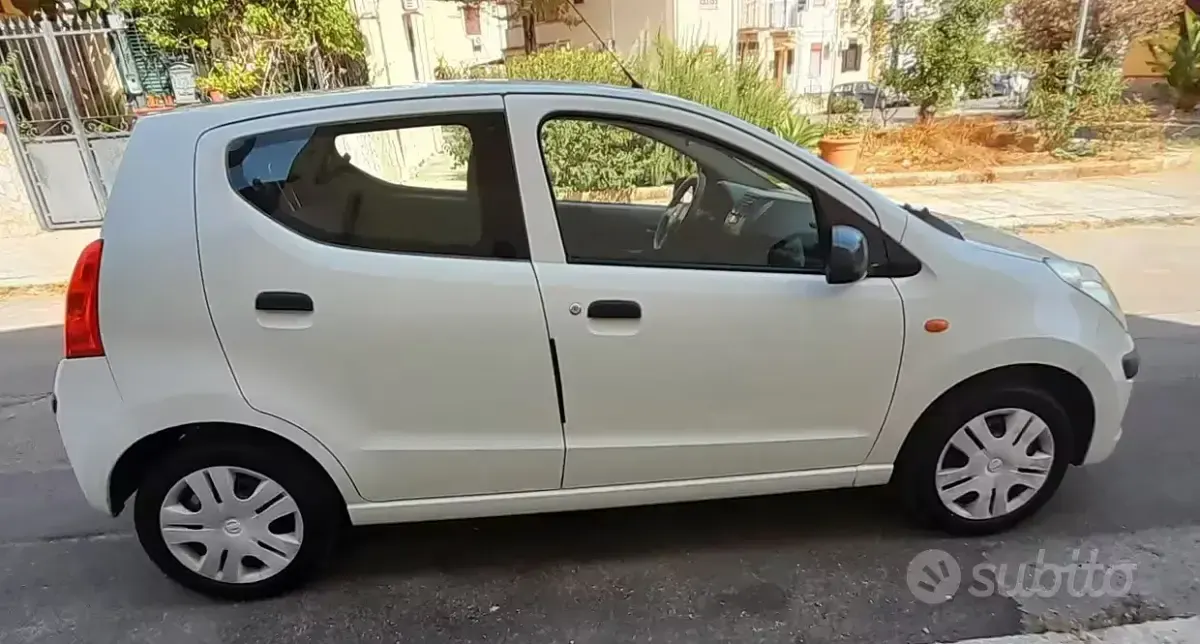 Usata Nissan Pixo 68 CV (50 kW) 2010 Bianco Utilitaria