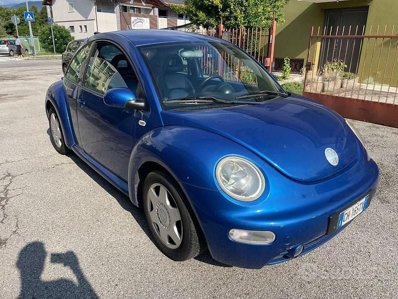 Blu/azzurro(met.) Usata 2003 VW Beetle Berlina | 1700 € (Buon prezzo) - Immagine 1/4