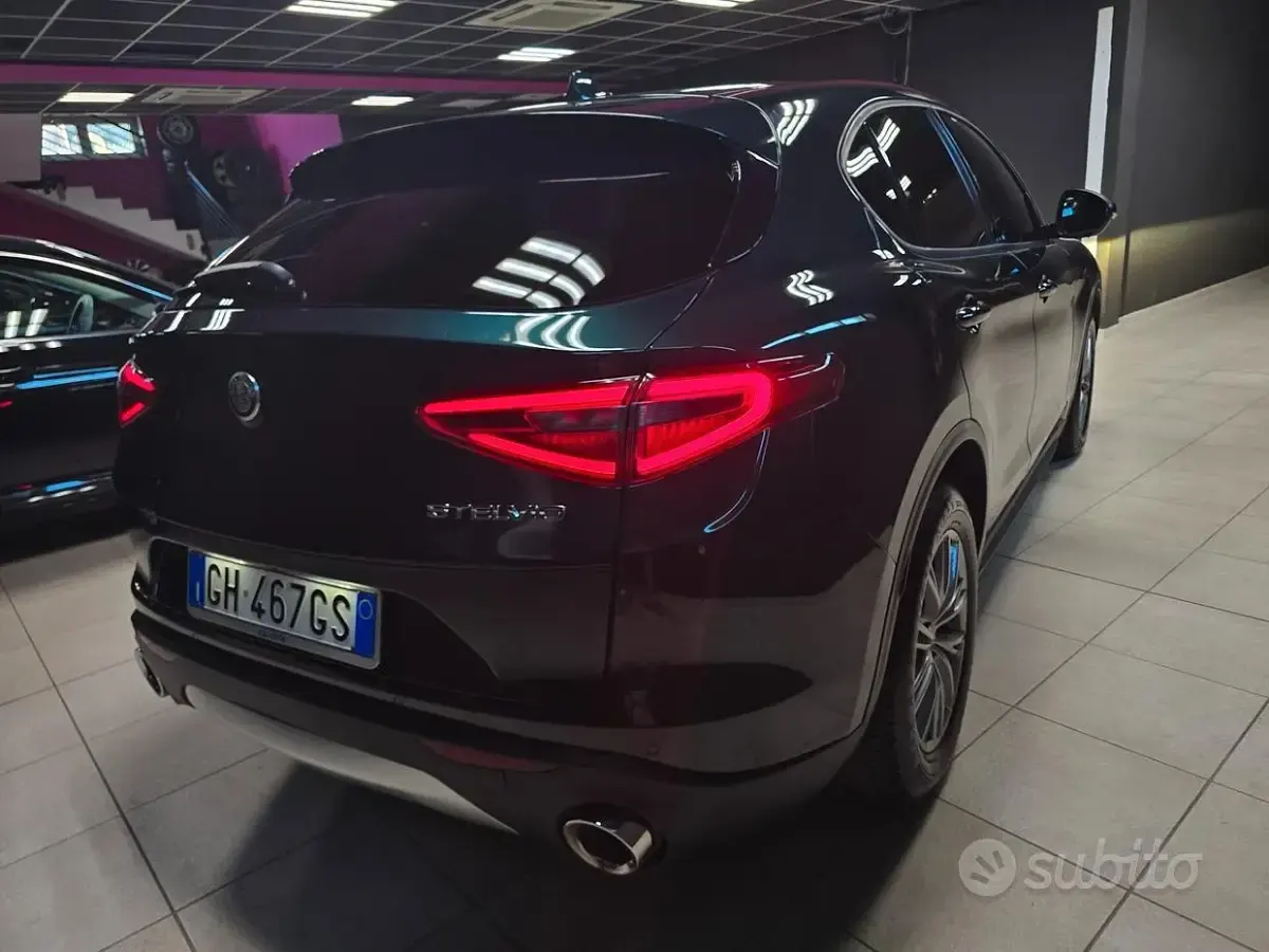 Usata Alfa Romeo Stelvio Business 160 CV (117 kW) 2020 Verde SUV