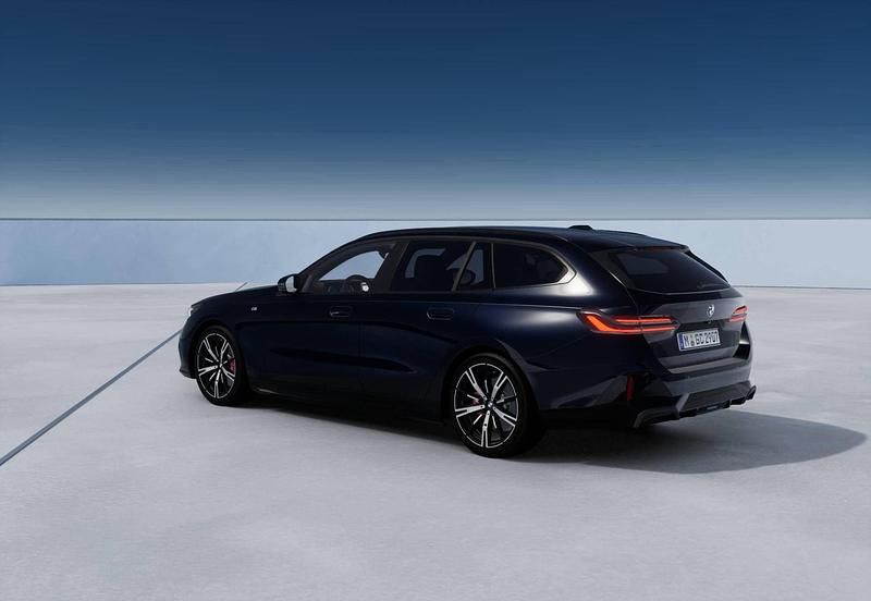 Nuova BMW 520 M Sport 208 CV (152 kW) 2025 Carbon black Station wagon