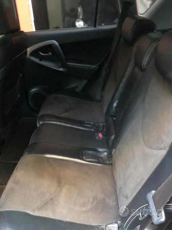 Usata Toyota RAV4 143 CV (105 kW) 2007 Nero SUV