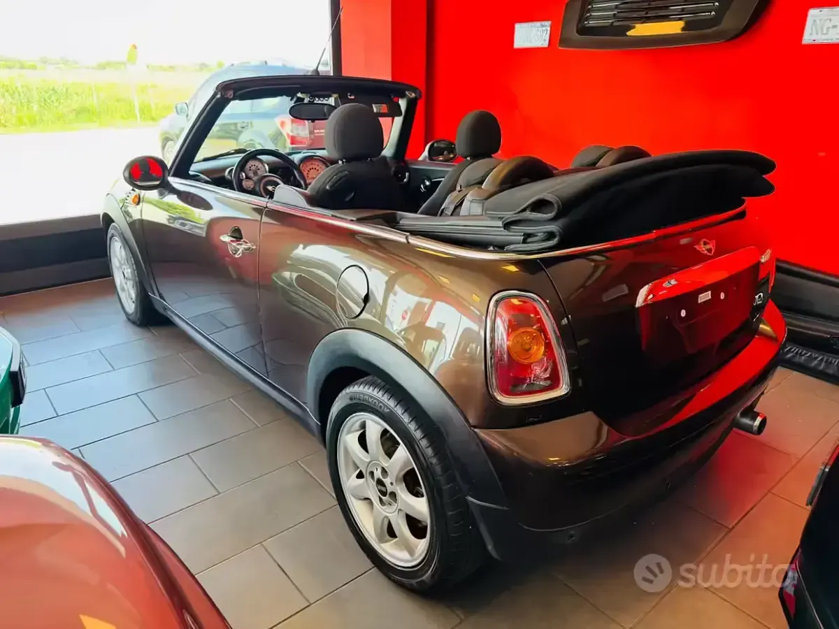 Usata Mini Cooper Cabriolet 116 CV (85 kW) 2010 Marrone Cabrio