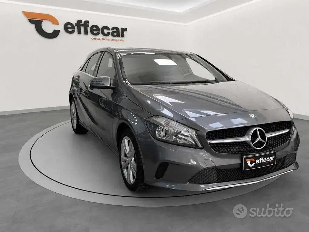Usata Mercedes A180 Urban 109 CV (80 kW) 2016 Grigio Utilitaria