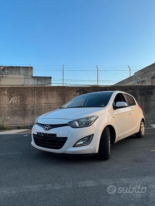 Bianco Usata 2013 Hyundai i20 Edition Due volumi | 5600 € (Buon prezzo) - Immagine 1/4