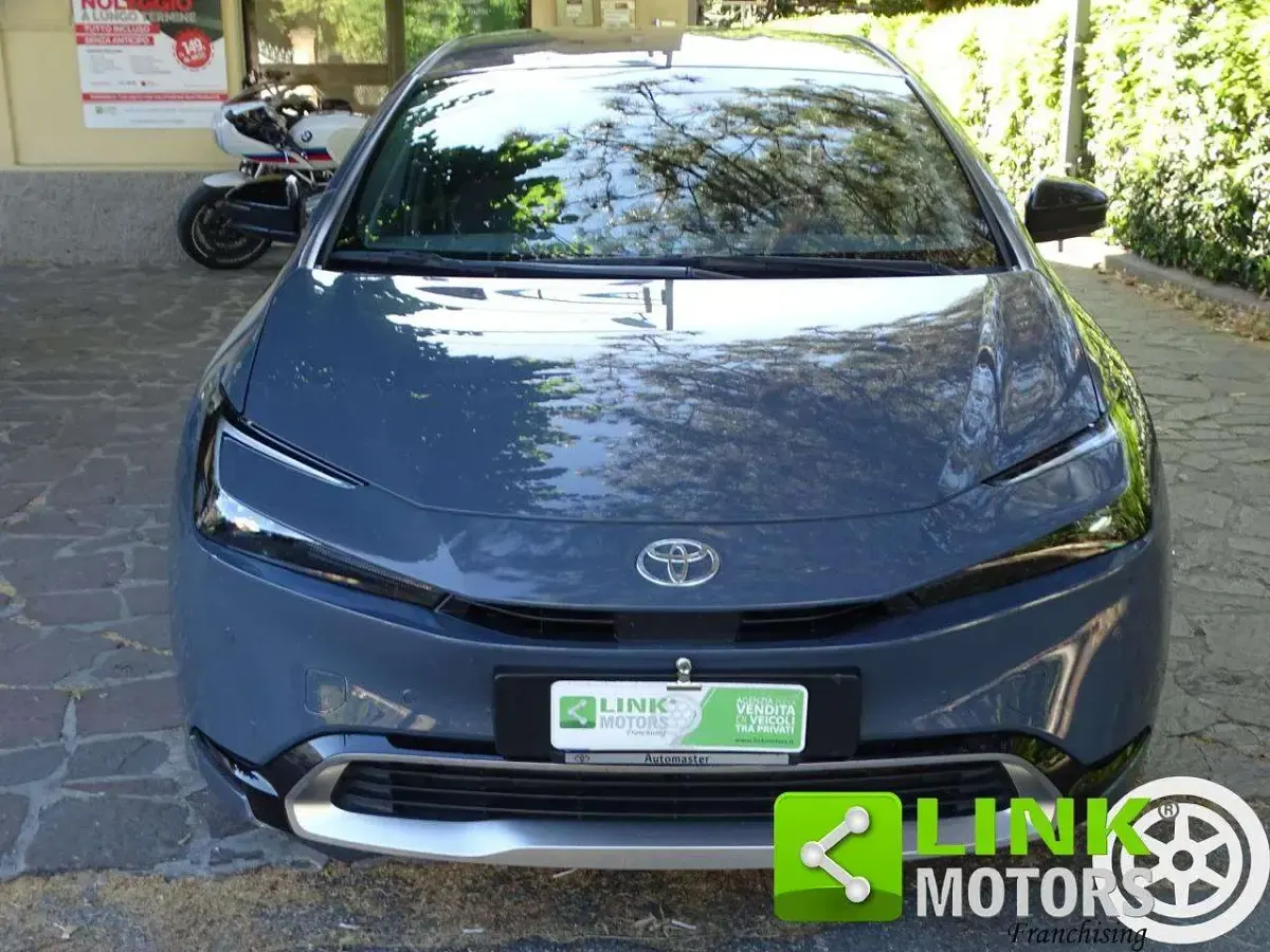 Usata Toyota Prius Lounge 151 CV (111 kW) 2023 Grigio scuro Utilitaria