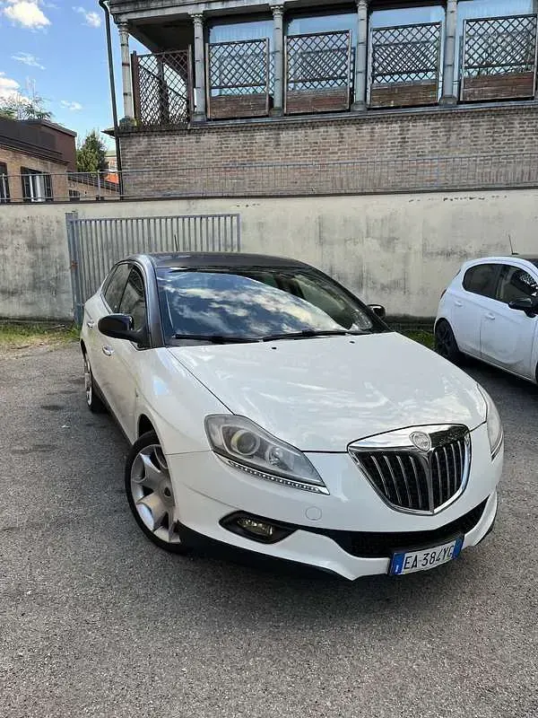 Usata Lancia Delta 120 CV (88 kW) 2010 Utilitaria