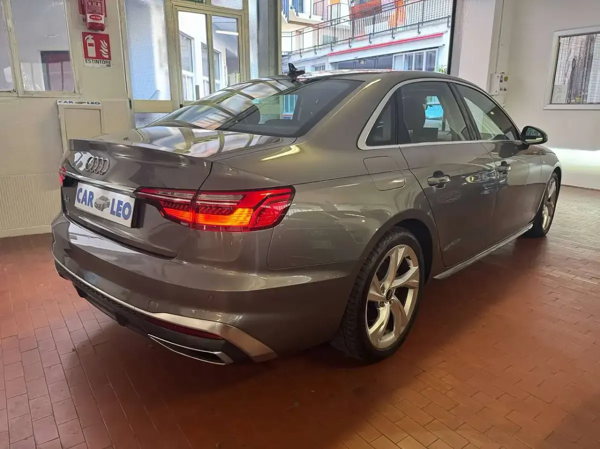Usata Audi A4 S-Line 150 CV (110 kW) 2022 Grigio Berlina