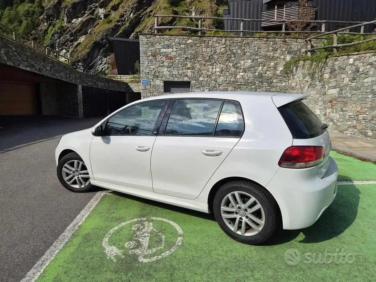 Usata VW Golf VI Edition 122 CV (89 kW) 2011 Bianco Utilitaria