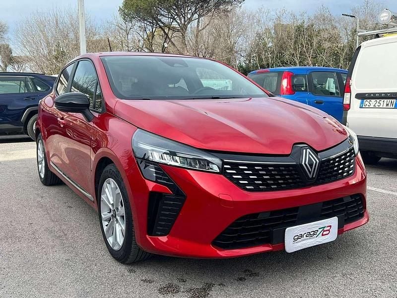 Usata Renault Clio V Evolution 101 CV (74 kW) 2024 Rosso metallizzato Berlina