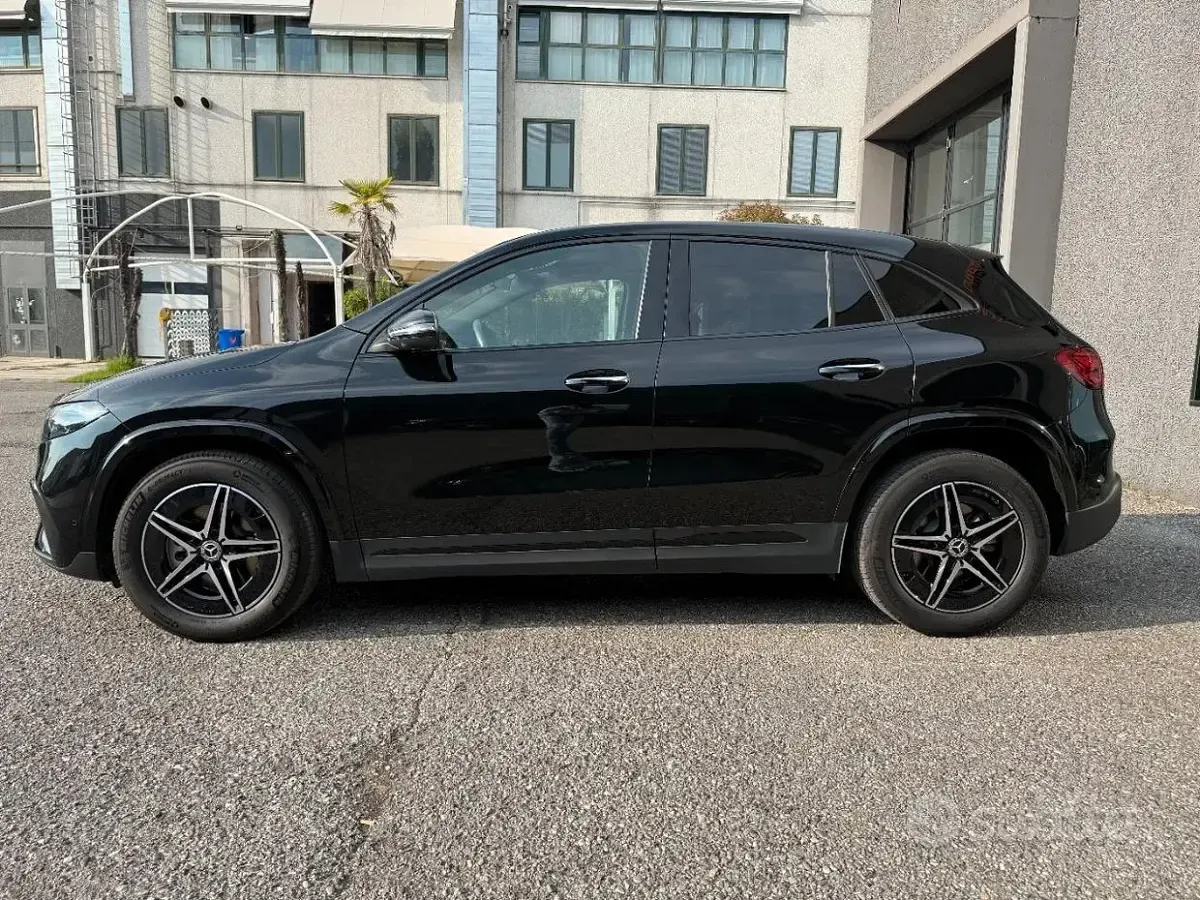 Usata Mercedes EQA250+ AMG Line Premium 94 kW (129 CV) 2024 Nero SUV