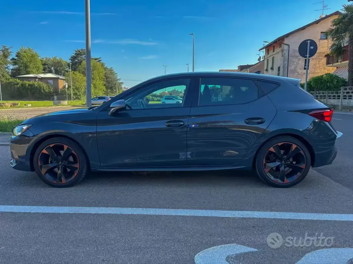 Usata Cupra Leon 150 CV (110 kW) 2024 Grigio Berlina