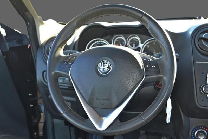 Second-hand Alfa Romeo MiTo Distinctive 95 CP (69 kW) 2018 Negru Hatchback