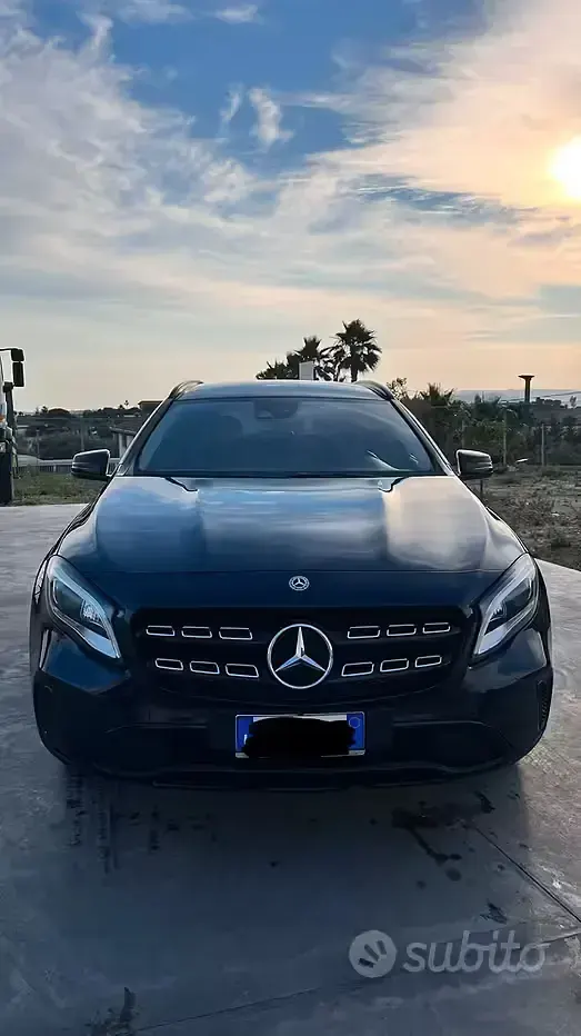 Usata Mercedes GLA200 136 CV (100 kW) 2017 Bluazzurro SUV