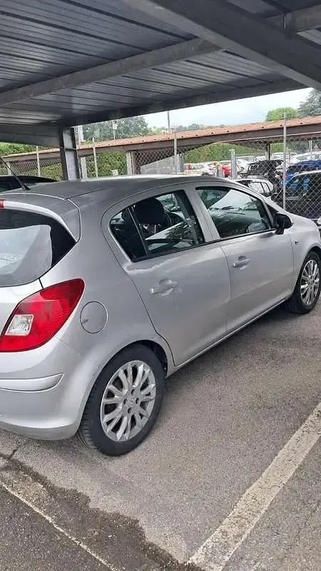 Usata Opel Corsa 75 CV (55 kW) 2009 Utilitaria