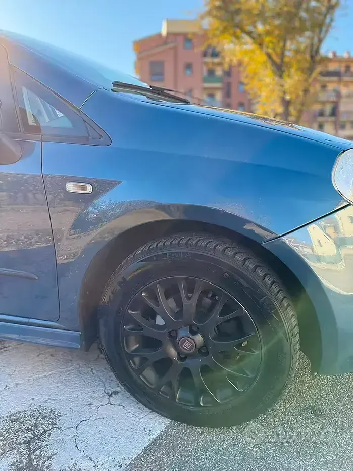 Usata Fiat Grande Punto 65 CV (47 kW) 2007 Bluazzurro Utilitaria