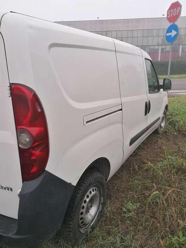 Usata Opel Combo Cosmo 105 CV (77 kW) 2016 Bianco Monovolume