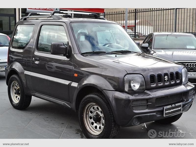Usata Suzuki Jimny 85 CV (62 kW) 2010 Grigio SUV