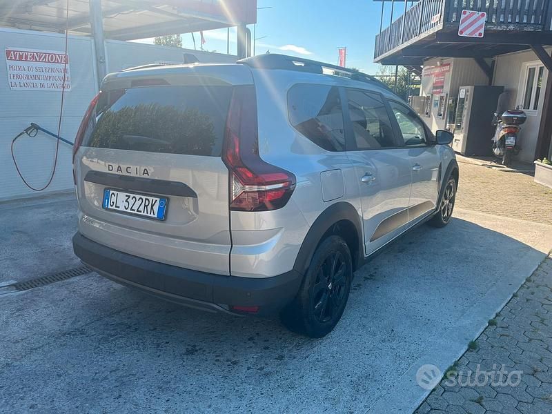 Usata Dacia Jogger Comfort 101 CV (74 kW) 2022 Grigio Monovolume