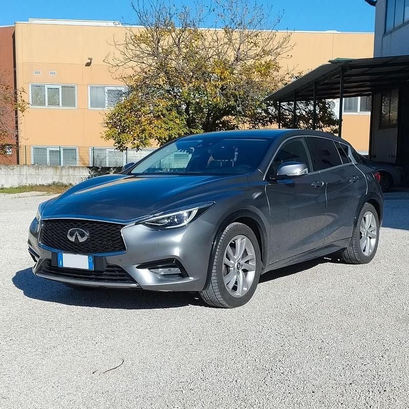 Usata Infiniti Q30 109 CV (80 kW) 2017 Grigio Berlina