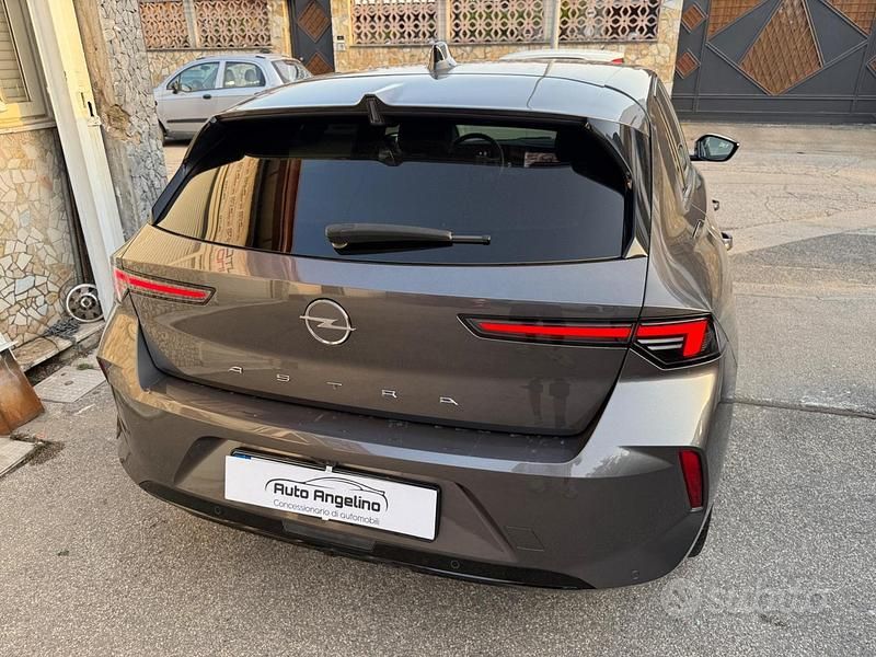 Usata Opel Astra Elegance 131 CV (96 kW) 2023 Grigio Berlina