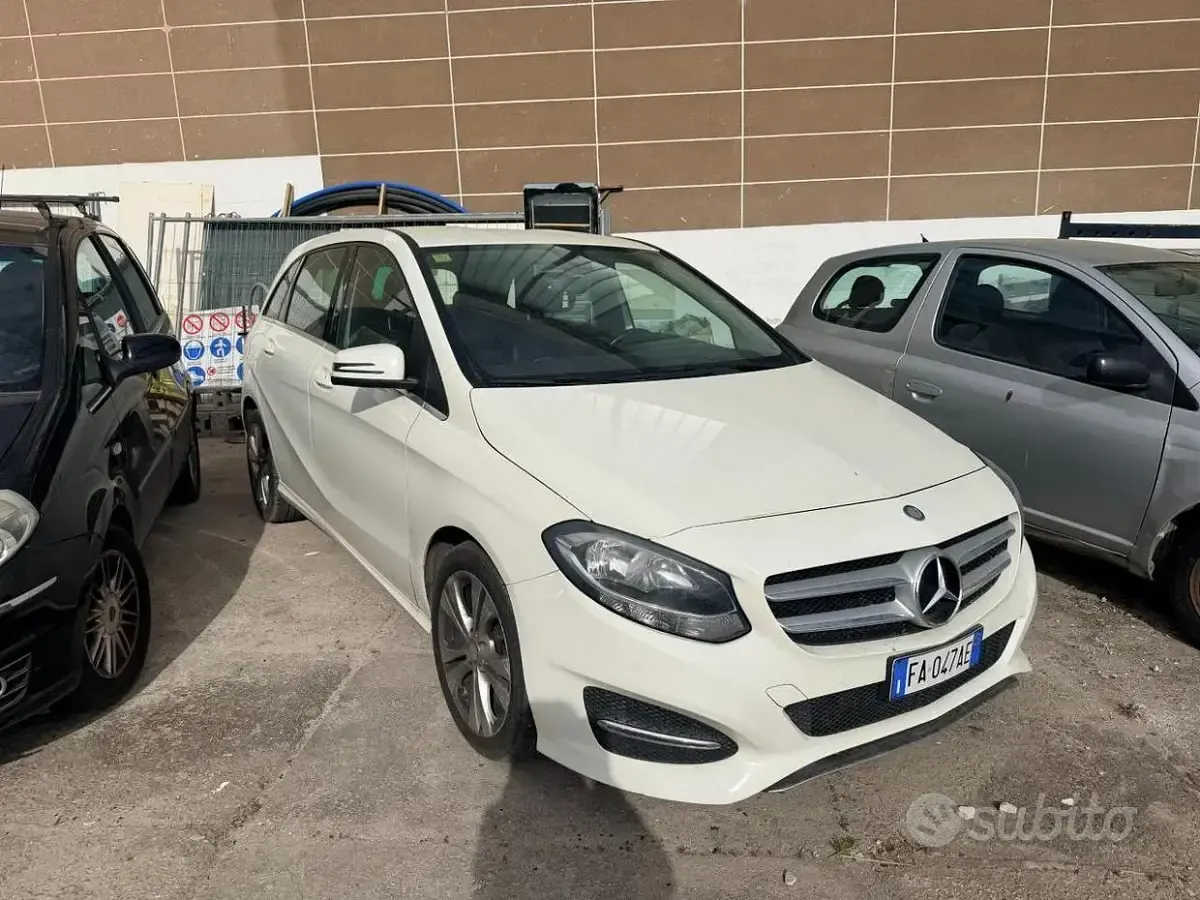 Usata Mercedes B160 Executive 90 CV (66 kW) 2015 Bianco Utilitaria
