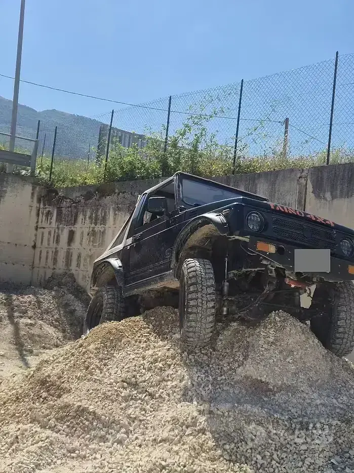 Usata Suzuki Samurai 64 CV (47 kW) 1986 Nero SUV