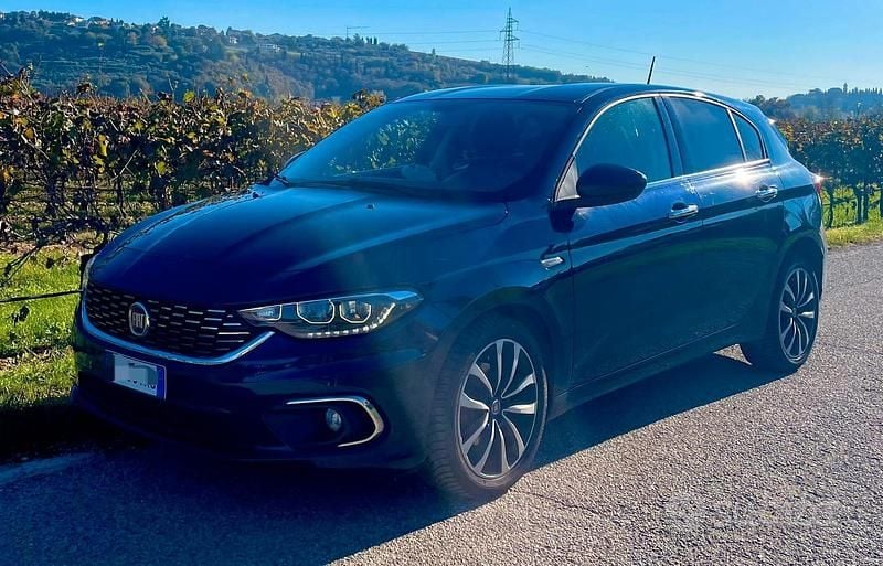Usata Fiat Tipo Lounge 95 CV (69 kW) 2018 Blu/azzurro Berlina
