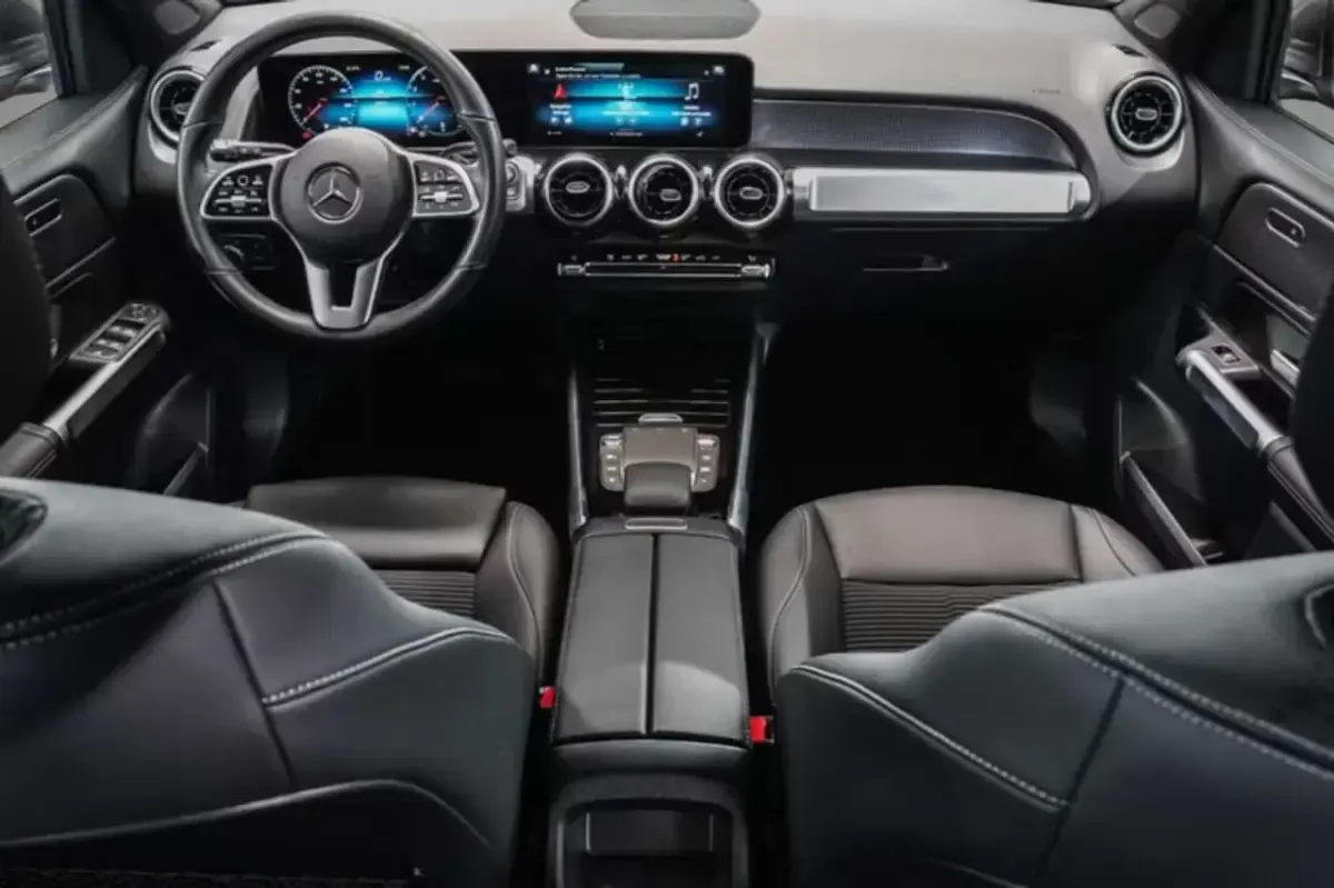 Usata Mercedes GLB180 116 CV (85 kW) 2023 Grigio SUV