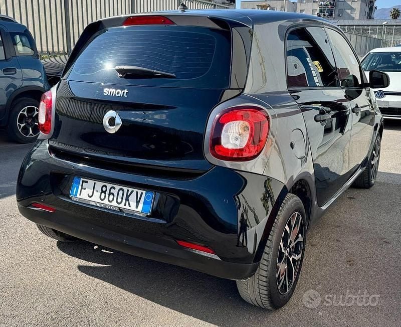 Usata Smart ForFour 70 CV (51 kW) 2017 Nero Utilitaria