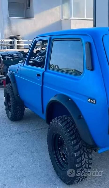 Usata Lada niva 78 CV (57 kW) 1991 Bianco SUV