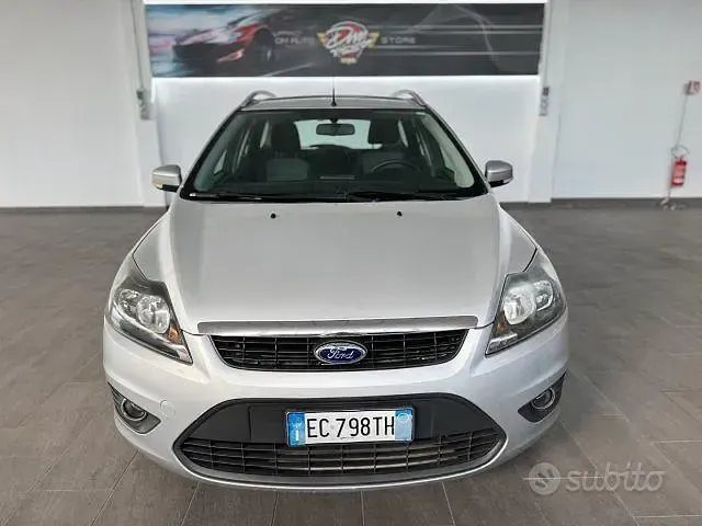 Usata Ford Focus 90 CV (66 kW) 2010 Grigio Station wagon