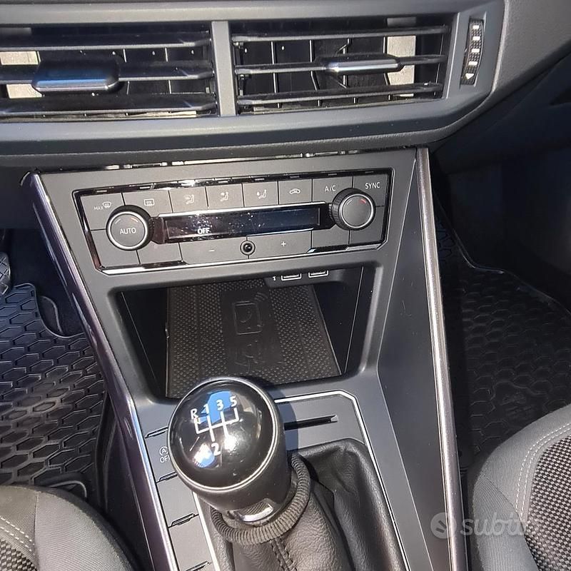 Usata VW Polo R-line 90 CV (66 kW) 2019 Grigio Berlina