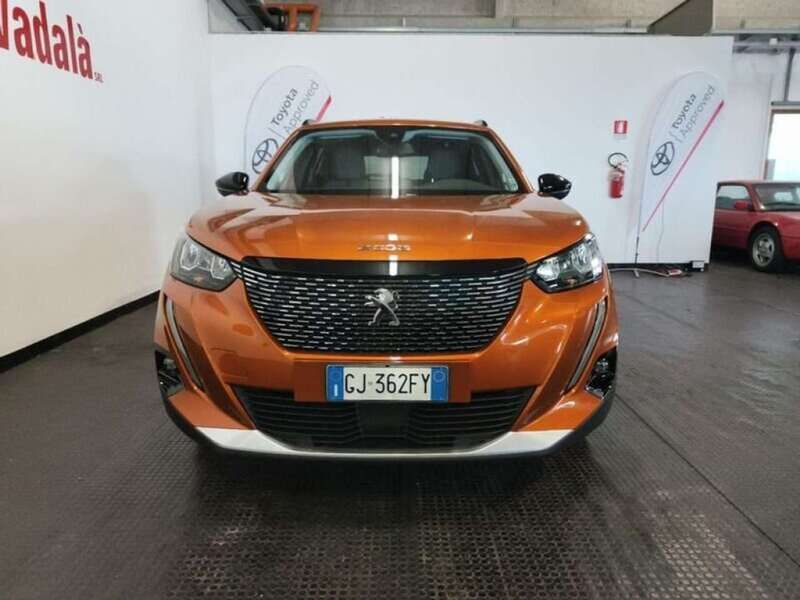 Usata Peugeot 2008 Allure 131 CV (96 kW) 2021 Arancione metallizzato SUV