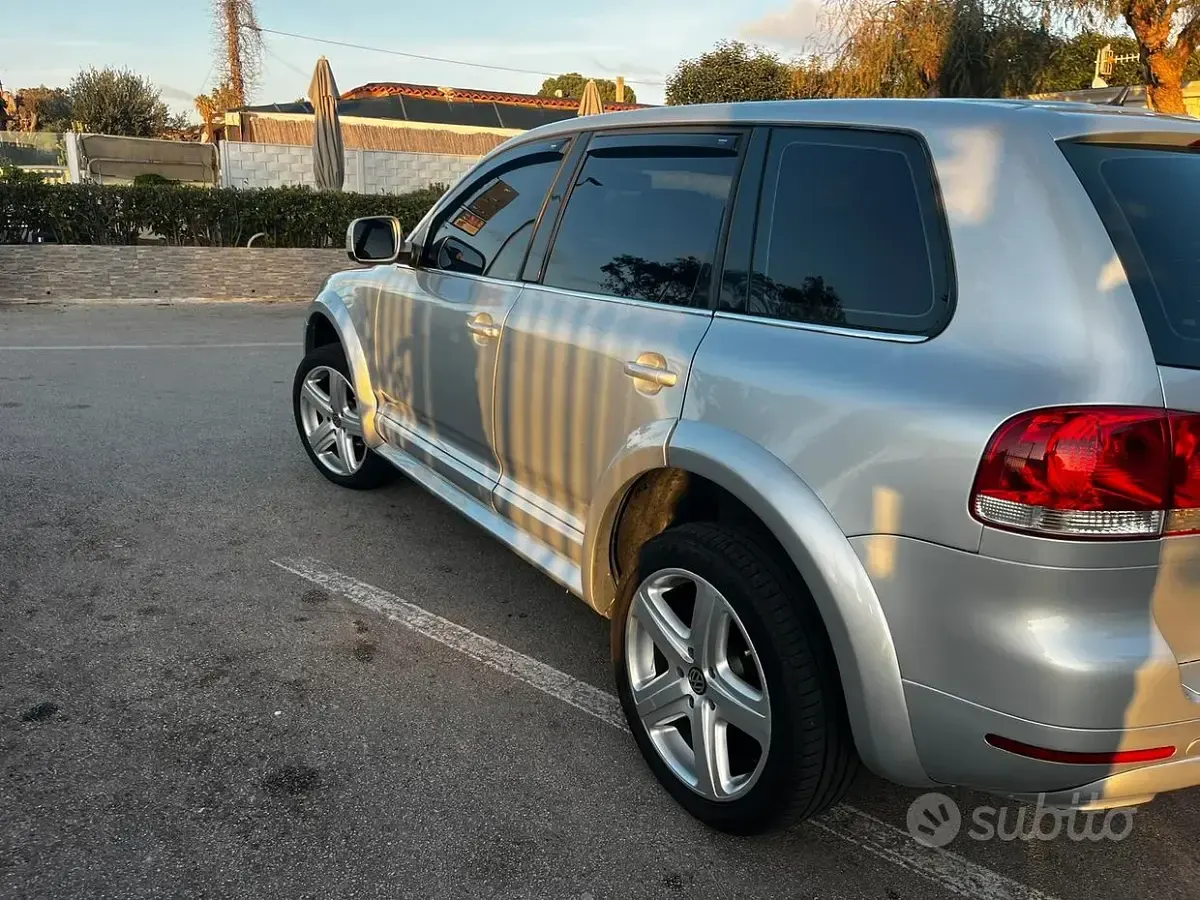Usata VW Touareg 174 CV (127 kW) 2004 Grigio SUV