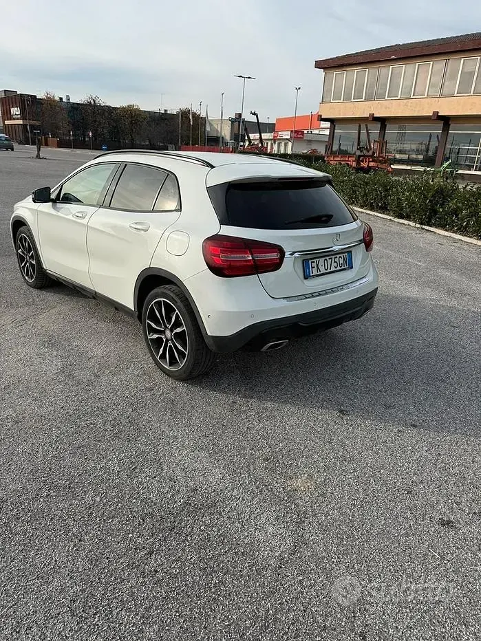 Usata Mercedes GLA220 170 CV (125 kW) 2019 Bianco SUV