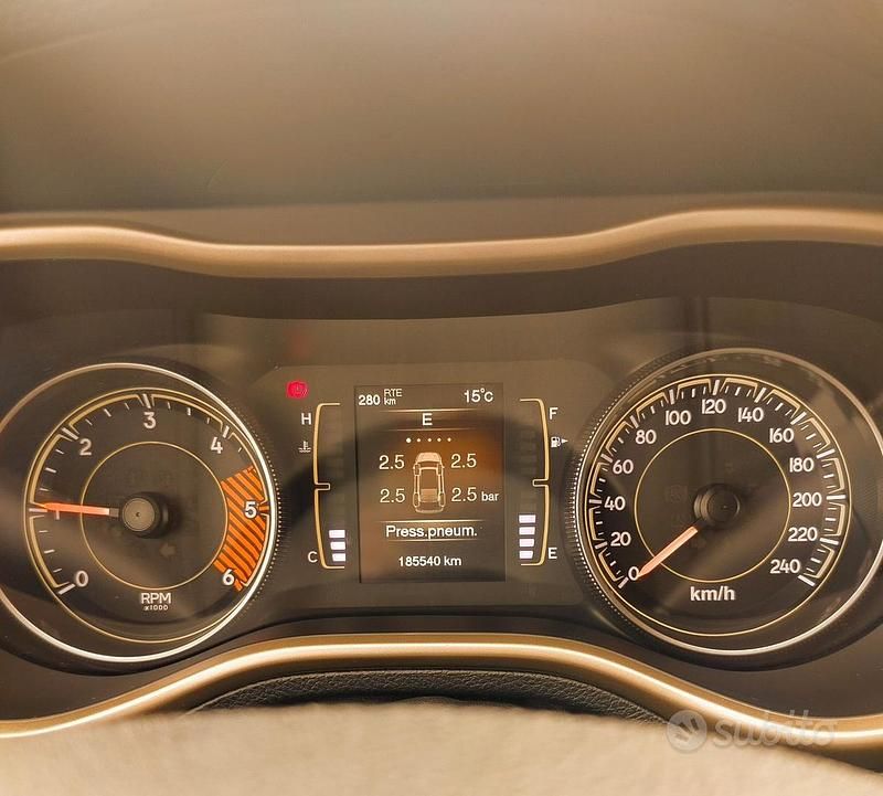 Usata Jeep Cherokee 140 CV (102 kW) 2015 Grigio SUV