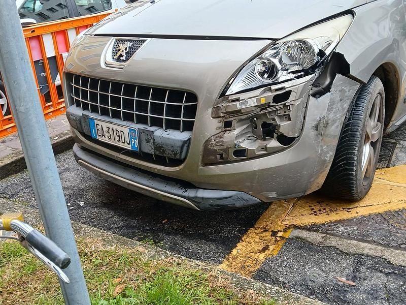 Usata 2010 Peugeot 3008 | 1000 € - Immagine 1/4