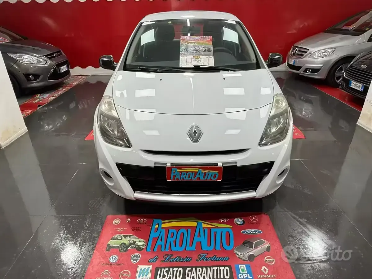 Usata Renault Clio Luxe 75 CV (55 kW) 2011 Bianco Utilitaria