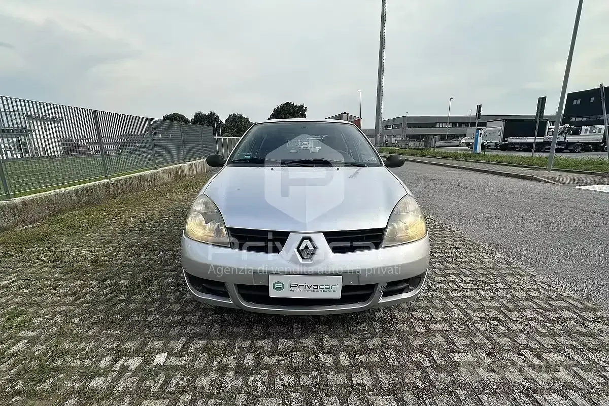 Usata Renault Clio II 58 CV (42 kW) 2007 Grigio Utilitaria