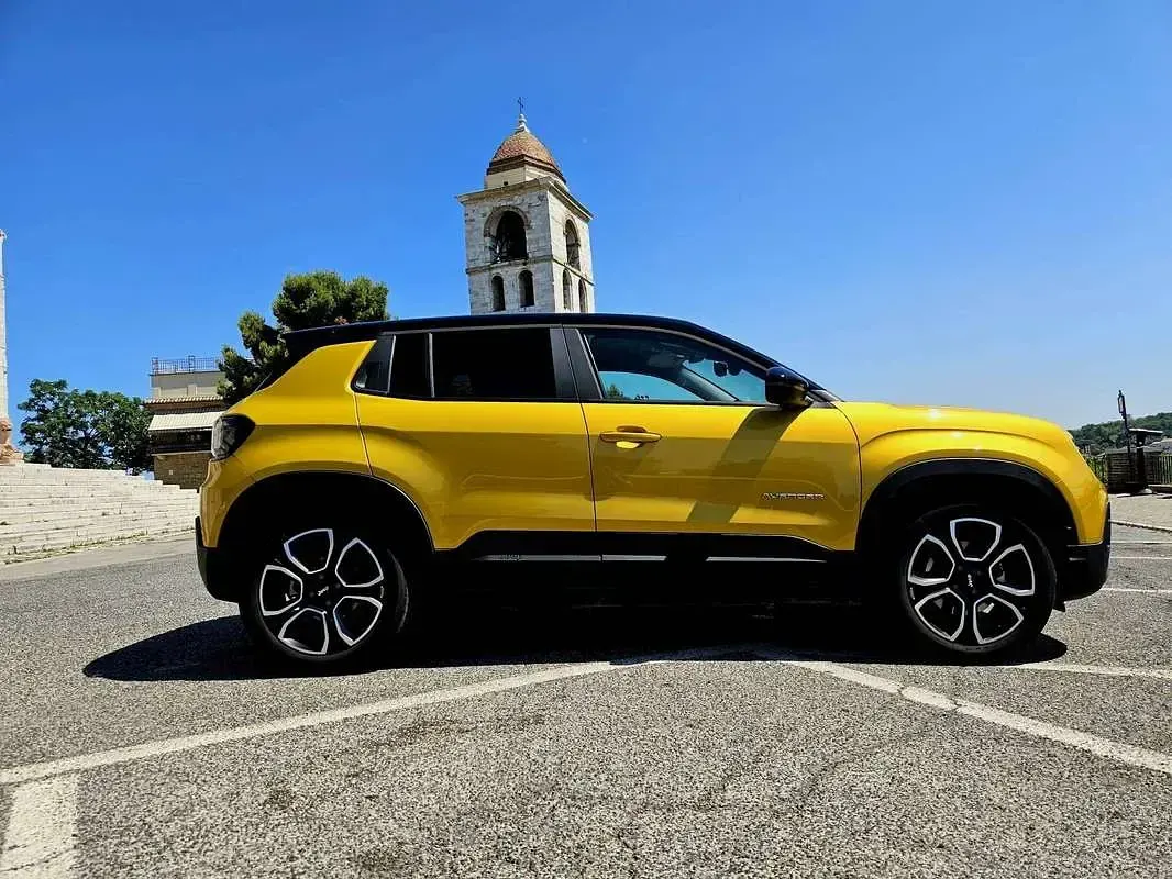 Usata Jeep Avenger EV Summit 114 kW (156 CV) 2023 Giallo SUV