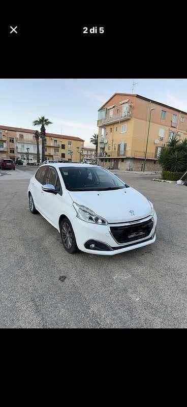 Usata Peugeot 208 82 CV (60 kW) 2017 Utilitaria