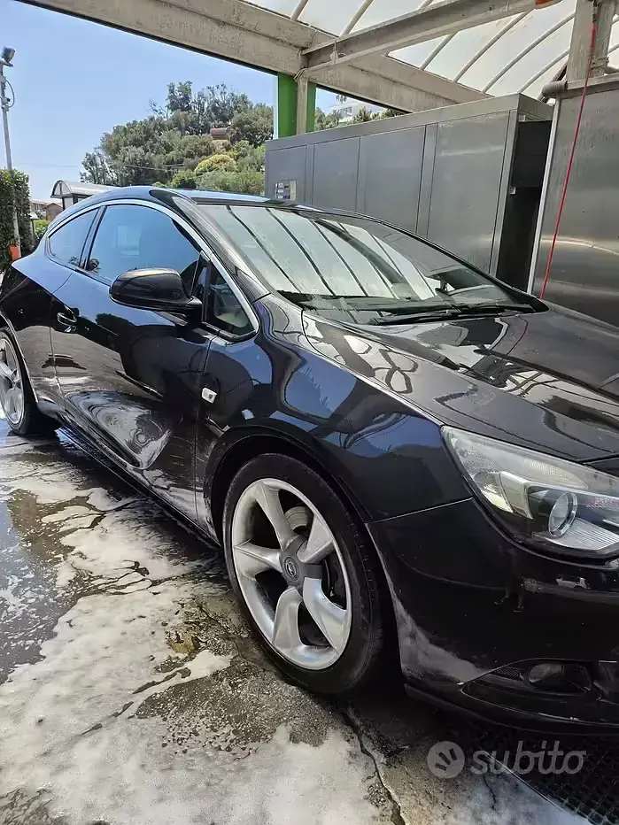 Usata Opel Astra GTC Cosmo 165 CV (121 kW) 2012 Nero Berlina