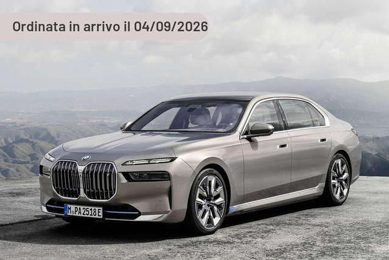 Usata BMW i7 Comfort Edition 125 kW (170 CV) 2023 Argento Berlina