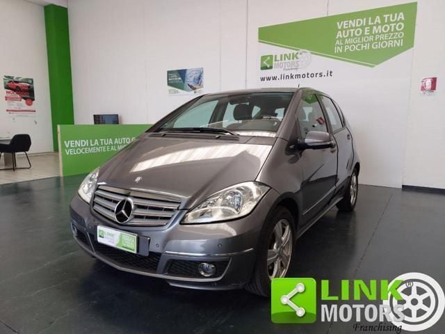 Grigio Usata 2012 Mercedes A180 Premium Tre volumi | 9500 € (Cara) - Immagine 1/4