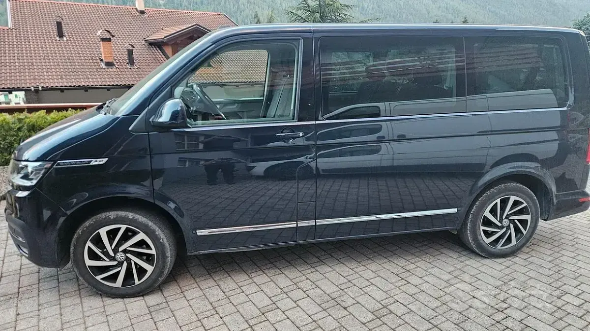 Usata VW Caravelle 150 CV (110 kW) 2021 Blu Furgone