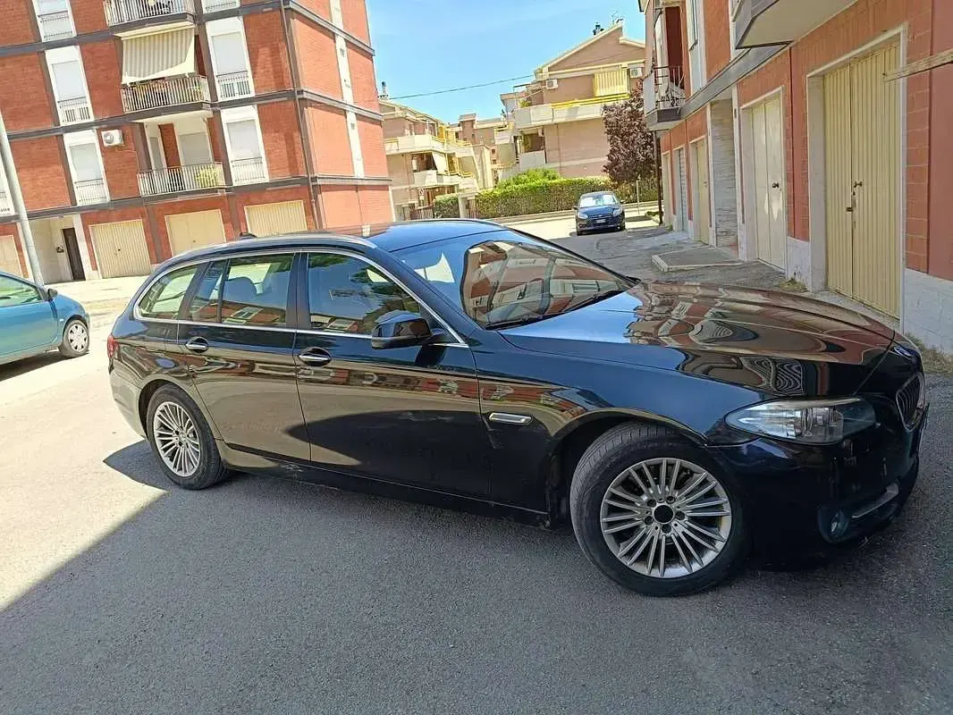 Usata BMW 520 Efficient Dynamics 190 CV (139 kW) 2015 Nero Station wagon