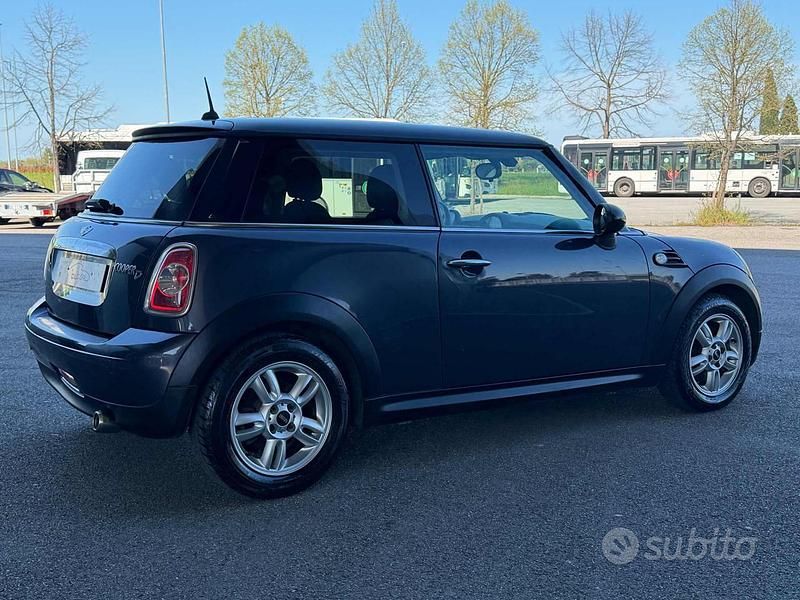 Usata Mini Cooper D 111 CV (81 kW) 2012 Grigio Utilitaria